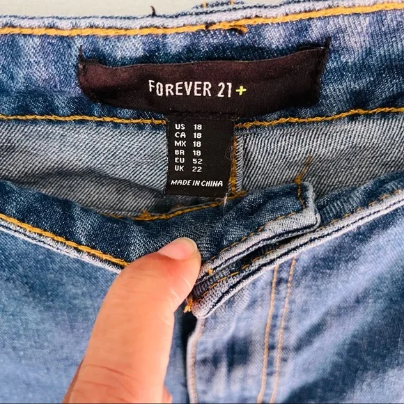 Forever 21+ Distressed Chain Boyfriend Jeans Size 18 - Picture 6 of 6